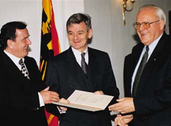 t182.jpg (17989 bytes)